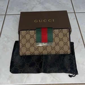Authentic GUCCI- Long Abbey Wallet